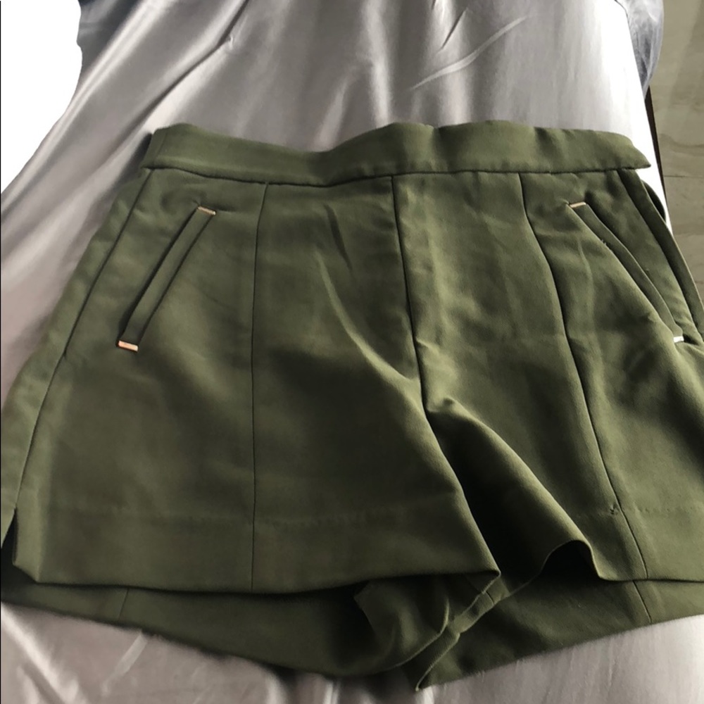 Shorts - Picture 2 of 6